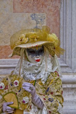 Venedik karnaval maskesi