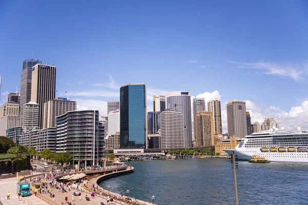 Cruiser in Sidney port — Stock Photo, Image