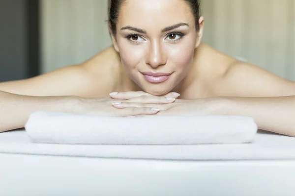 Young woman having a massage — Stock Photo, Image