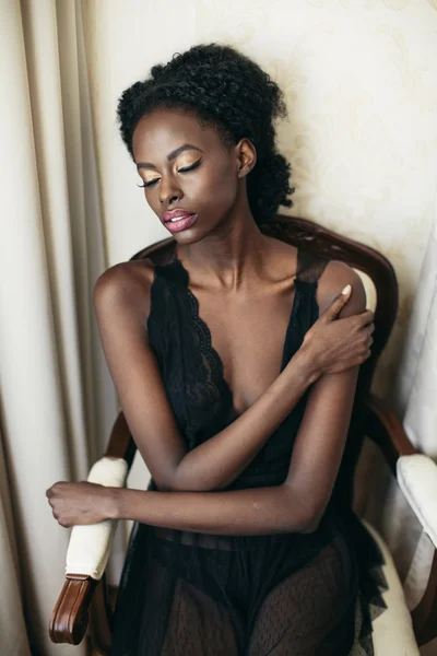 Jovem mulher negra — Fotografia de Stock