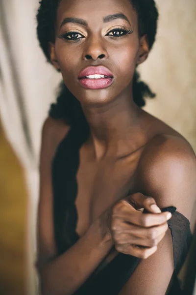 Jovem mulher negra — Fotografia de Stock