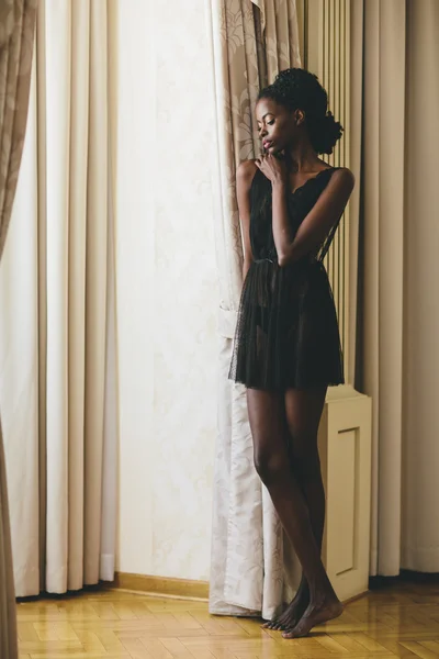 Jeune femme noire — Photo