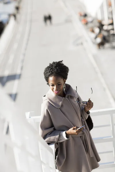 Jovem mulher negra — Fotografia de Stock