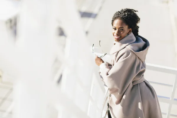 Joven mujer negra — Foto de Stock