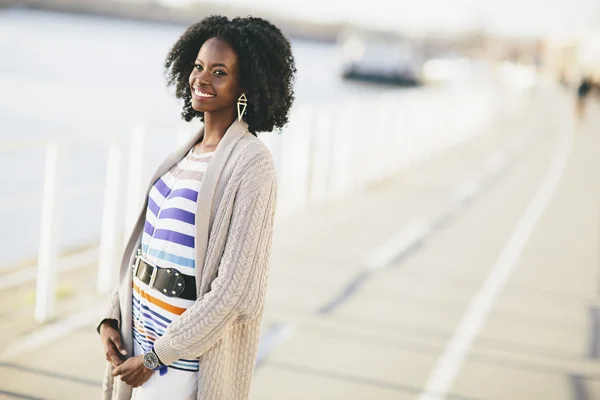 Jovem mulher negra — Fotografia de Stock