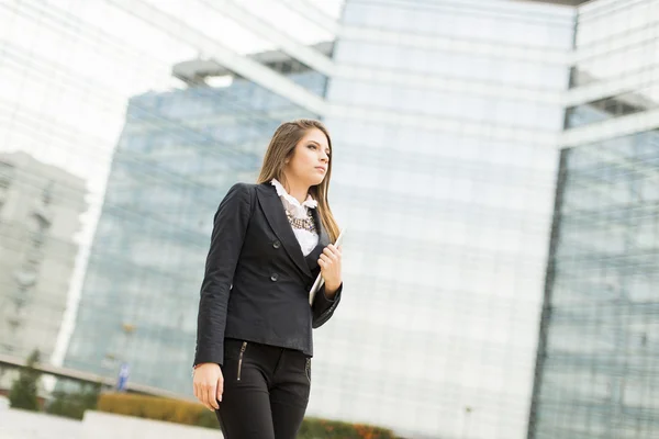 Young businesswoman with tablet — Stock Photo, Image