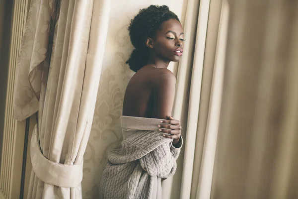 Jovem mulher negra — Fotografia de Stock