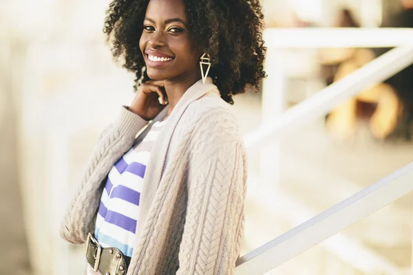 Jovem mulher negra — Fotografia de Stock