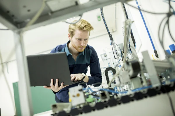 Engineer in the factory — Stock Photo, Image