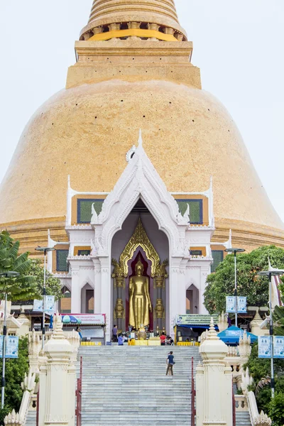 ナコーン ・ パトム、タイ ・ プラ ・ Pathommachedi 寺院 — ストック写真