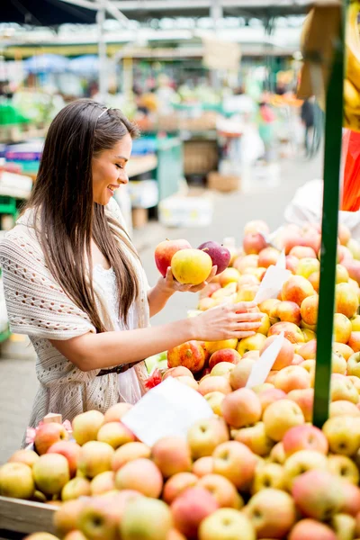 Young woman on the market — Stock Photo, Image