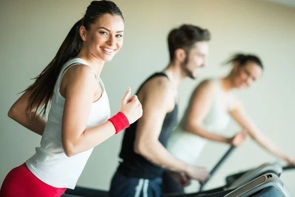 Personer i gymmet — Stockfoto