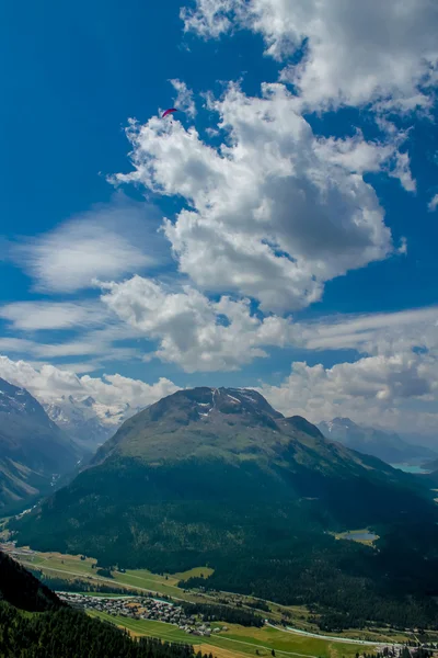 Parapente en Ingadin, Suiza —  Fotos de Stock