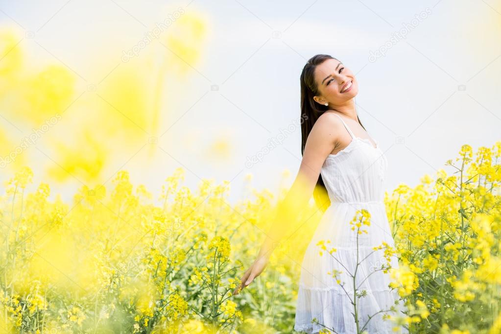 Young woman in the spring field