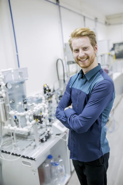 Ingenieur in de fabriek — Stockfoto