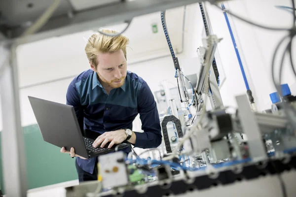 Engineer in the factory — Stock Photo, Image