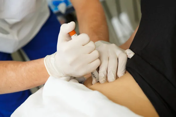 Maag injectie in het ziekenhuis — Stockfoto