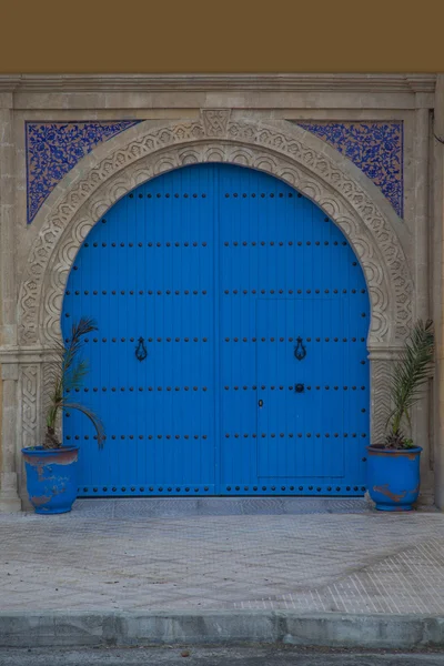 Starý marocký dveře z Essaouira — Stock fotografie