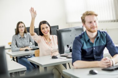 Öğrenciler sınıfta.