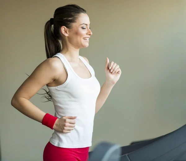 Woman in the gym — Stock Photo, Image