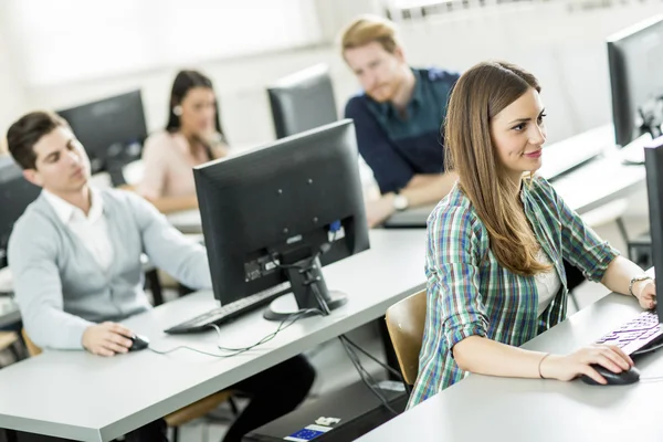 Étudiants en classe — Photo