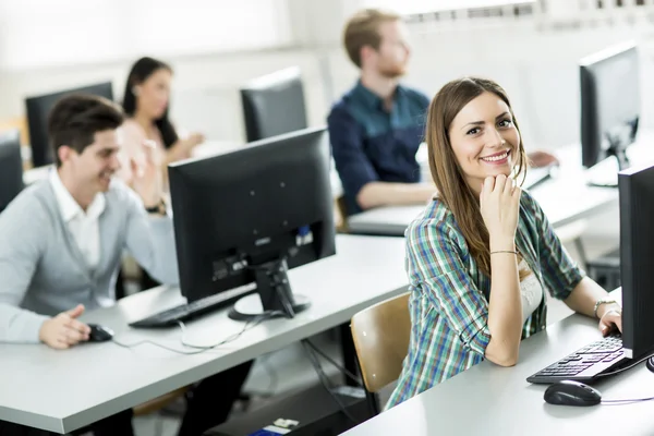 Studenten in de klas — Stockfoto