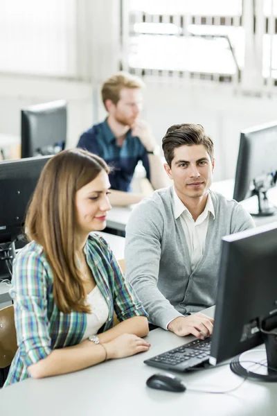 Studenten in de klas — Stockfoto