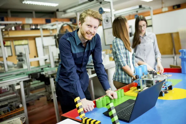 Jonge mensen in de klas — Stockfoto