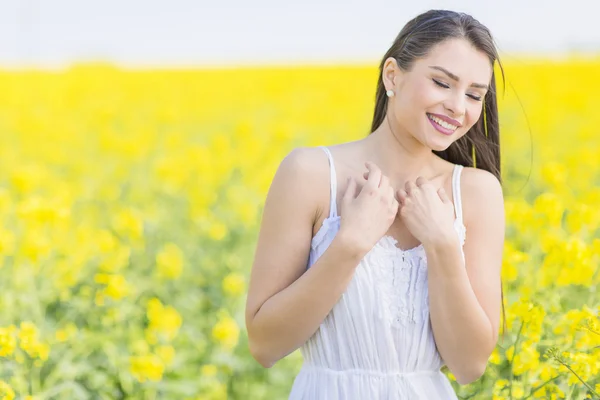 Young woman in the spring field — Stock Photo, Image