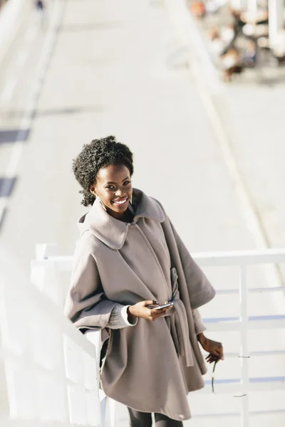 Jovem mulher negra — Fotografia de Stock