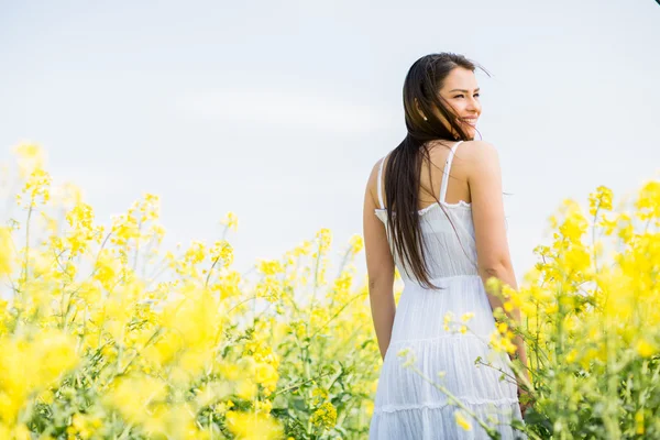 Young woman in the spring field — Stock Photo, Image