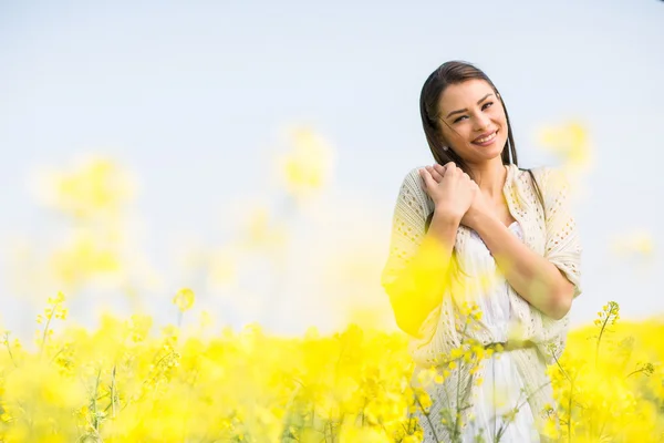 Young woman in the spring field — Stock Photo, Image