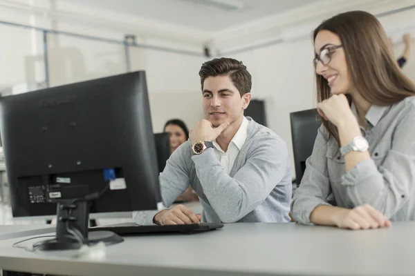 Studenti ve třídě — Stock fotografie