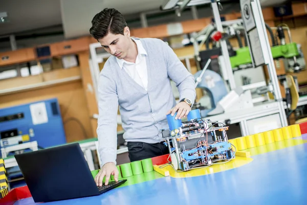 Ingeniero en la fábrica — Foto de Stock