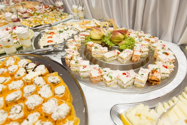 Essen auf dem Tisch — Stockfoto