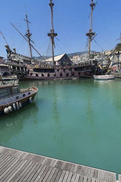 Il Galeone Neptune navio pirata em Génova, Itália — Fotografia de Stock