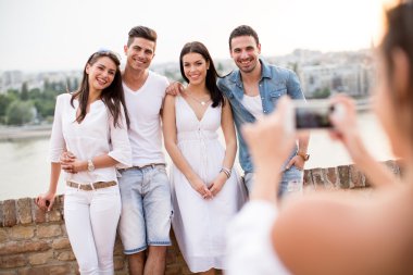 Gençler Rıhtımlar üzerinde