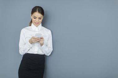 Genç Bayan duvara tarafından