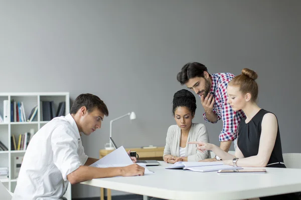 Young people in the office — Stock Photo, Image