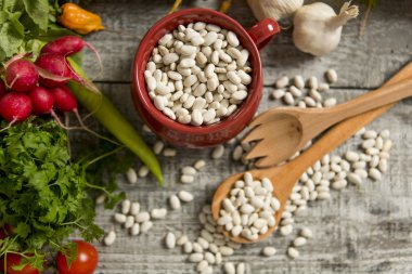 Masada taze yemek var.