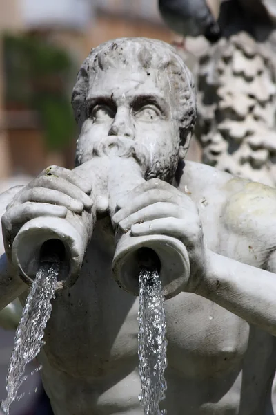 Socha na náměstí Piazza Navona v Římě — Stock fotografie