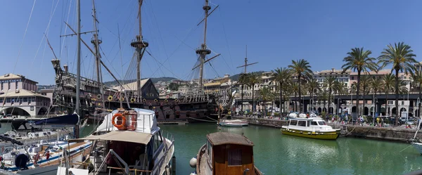 Il Galeone Neptune kalóz hajó-Genova, Olaszország — Stock Fotó