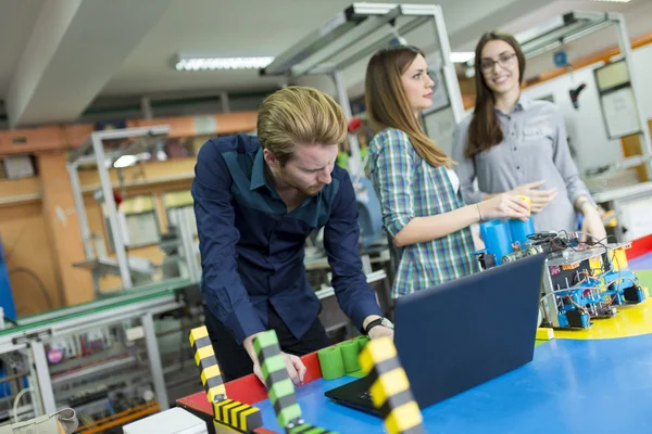 Jonge mensen in de klas — Stockfoto