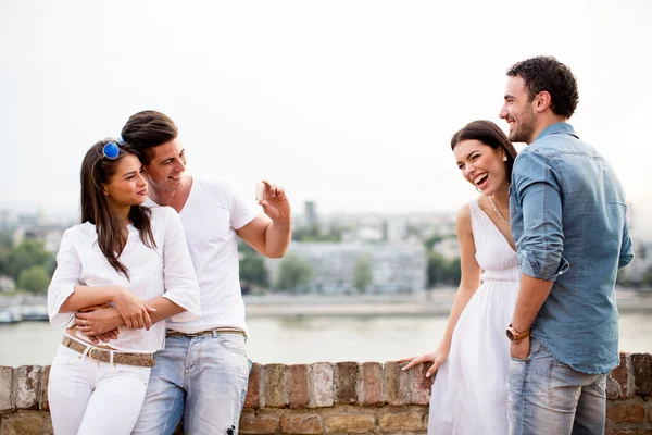 Young people on the waterfront — Stock Photo, Image