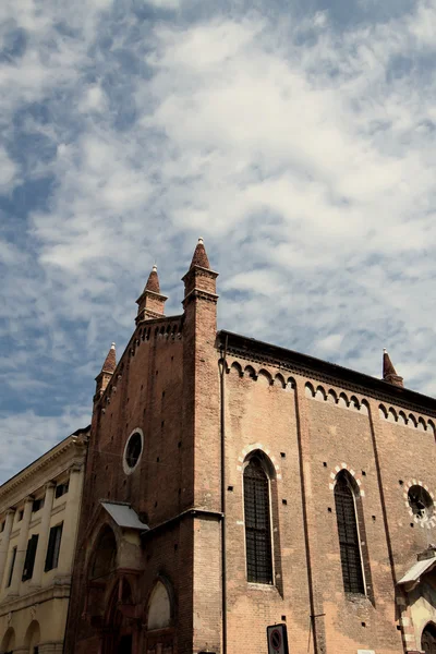 维罗纳的老教堂 — 图库照片