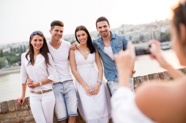 Gençler Rıhtımlar üzerinde