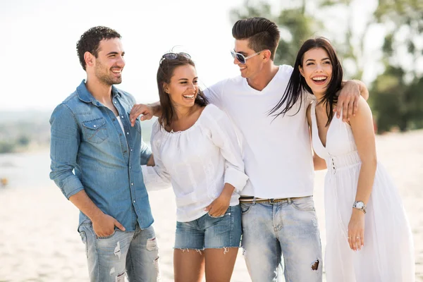 Young people on the beach — Stock Photo, Image