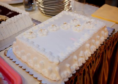 beyaz düğün pastası