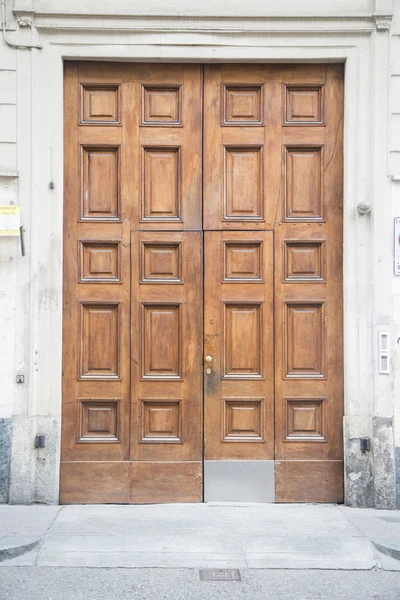 Traditionelle alte Tür — Stockfoto