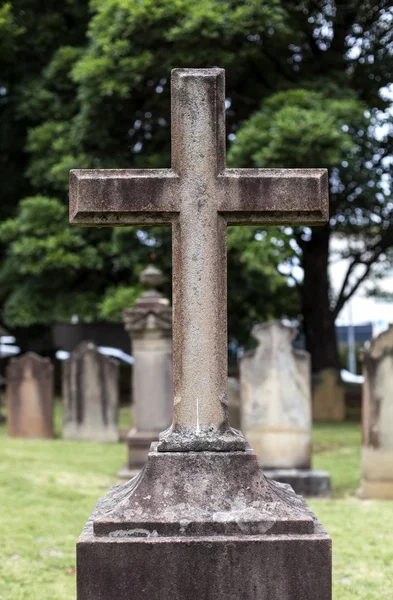 Grave cross at cemetery — Stock Photo, Image